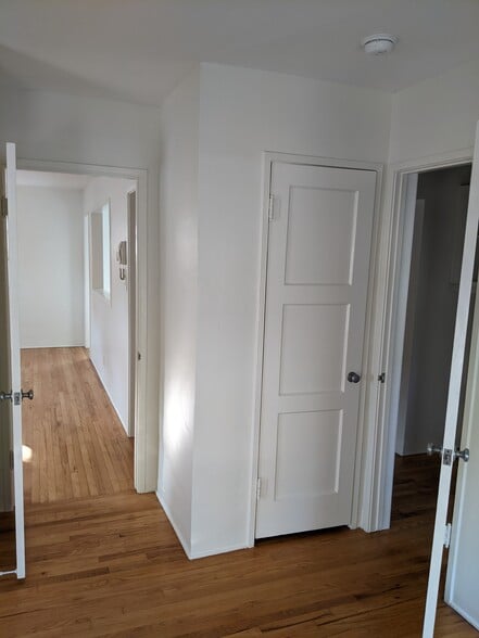 Building Photo - 1546 Rendall Pl