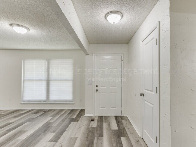Building Photo - 704 Pepperdine Ave
