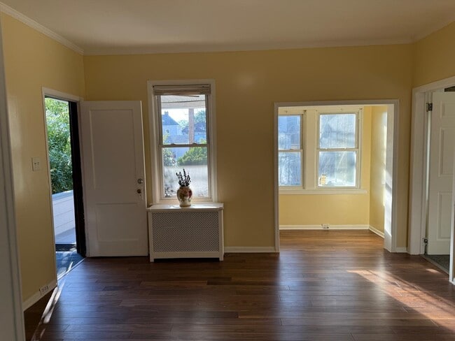 Building Photo - 263-265-265 E 31st St