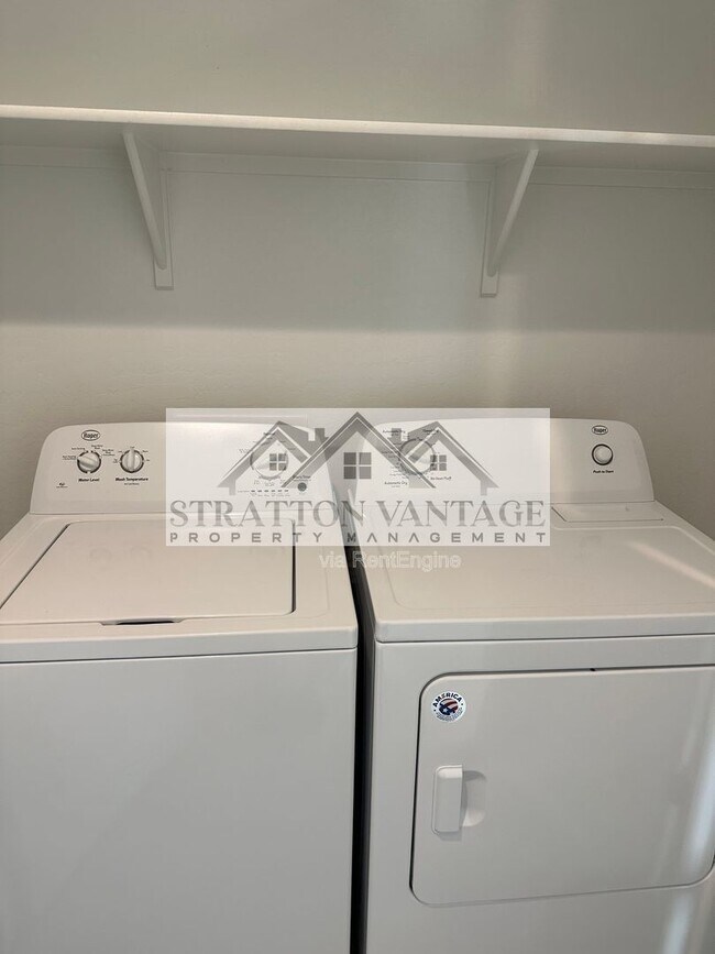 Building Photo - 9638 E Tesla Ave