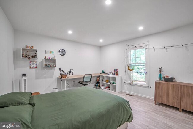 Building Photo - 929 Farm Haven Dr