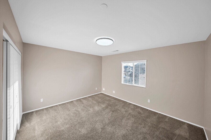 Building Photo - 4367 Amanecer Dr