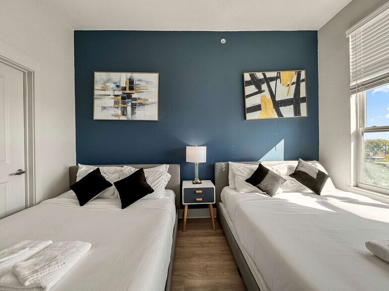 Building Photo - 2916 Indiana St