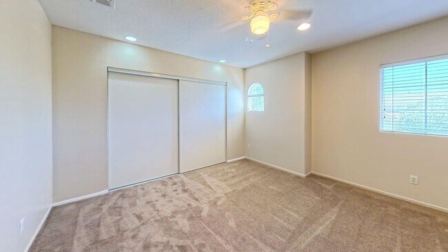 Building Photo - 2226 Willowbrook Ln