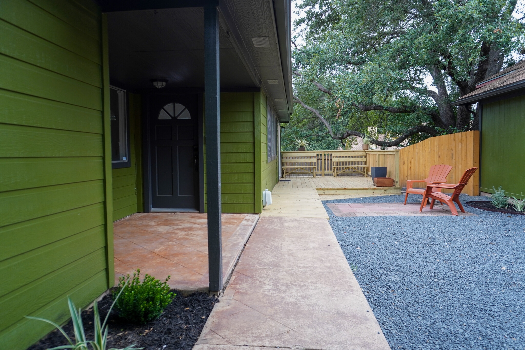 Front Yard & Door - 5204 Summer Dr