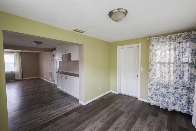 Building Photo - 3349 Silver Hill Dr