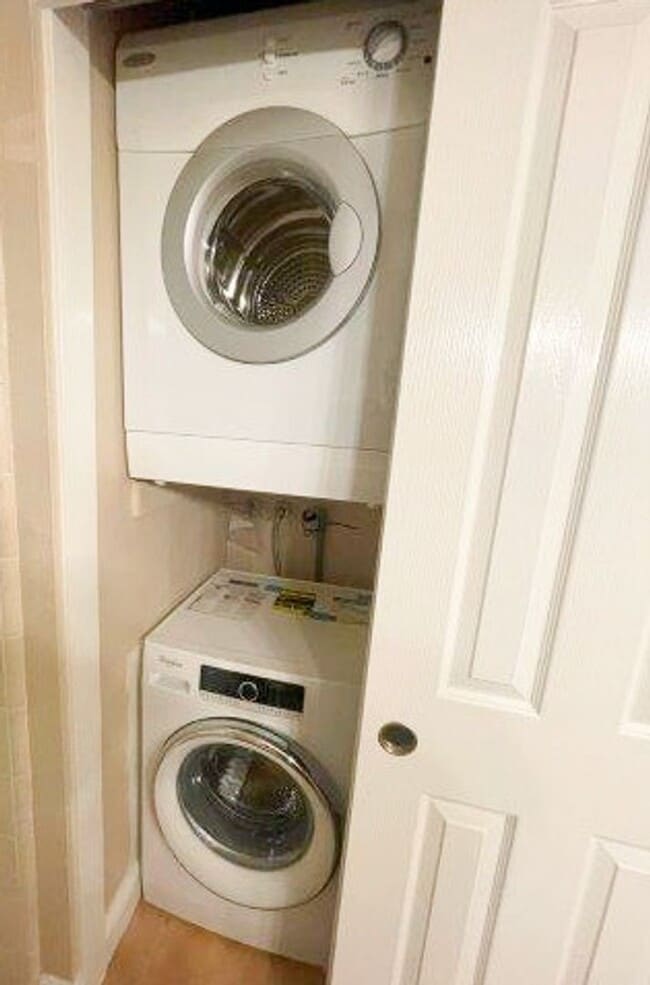 Building Photo - Cozy 2 Bedroom Ground Level Condo In The Highly Desirable New Park Village Community in Newark