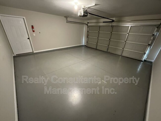 Building Photo - 300 Mourning Dove Terrace