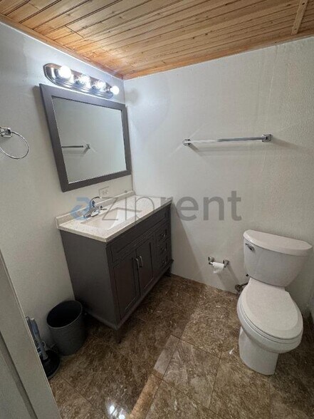 Building Photo - Unit