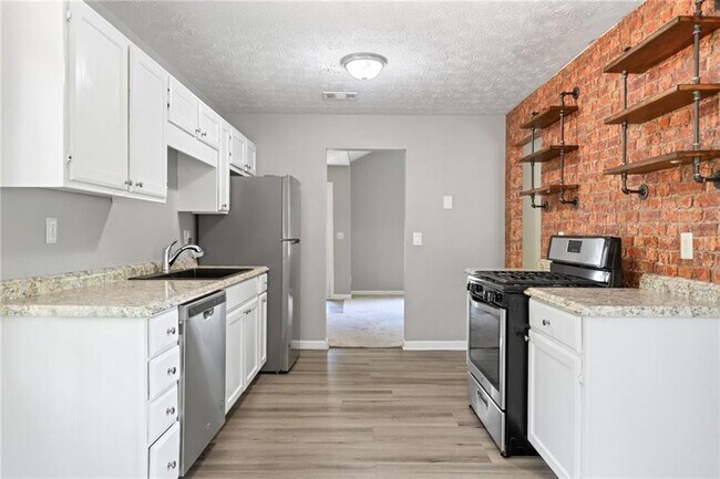 Building Photo - 5590 Princeton Oaks Dr