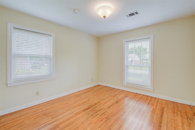 Building Photo - 8807 McAvoy Dr