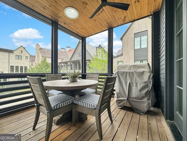 Building Photo - 300 Mado Ln
