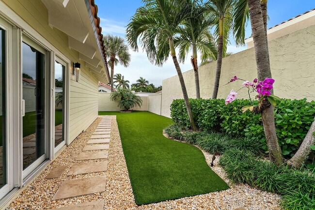 Building Photo - 108 E Tarpon Ln