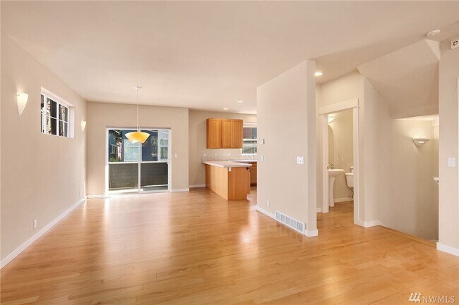 Building Photo - 920 17th Ave