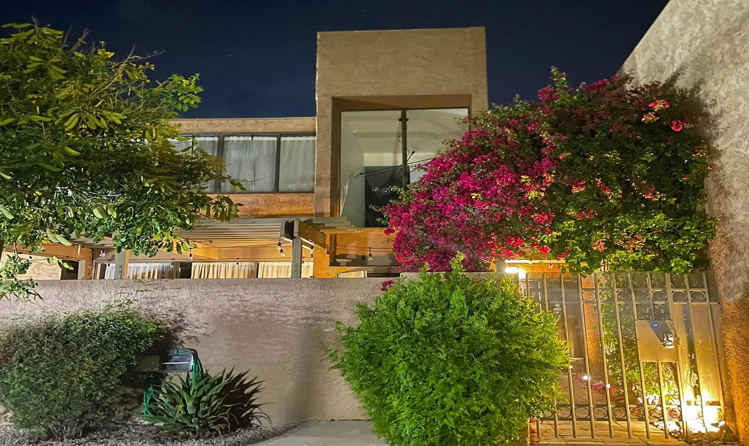 Building Photo - 7401 N Scottsdale Rd