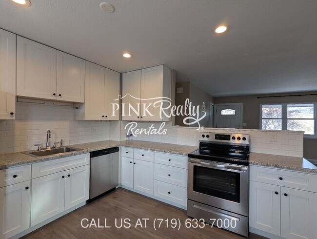 Building Photo - 2545 Lelaray St