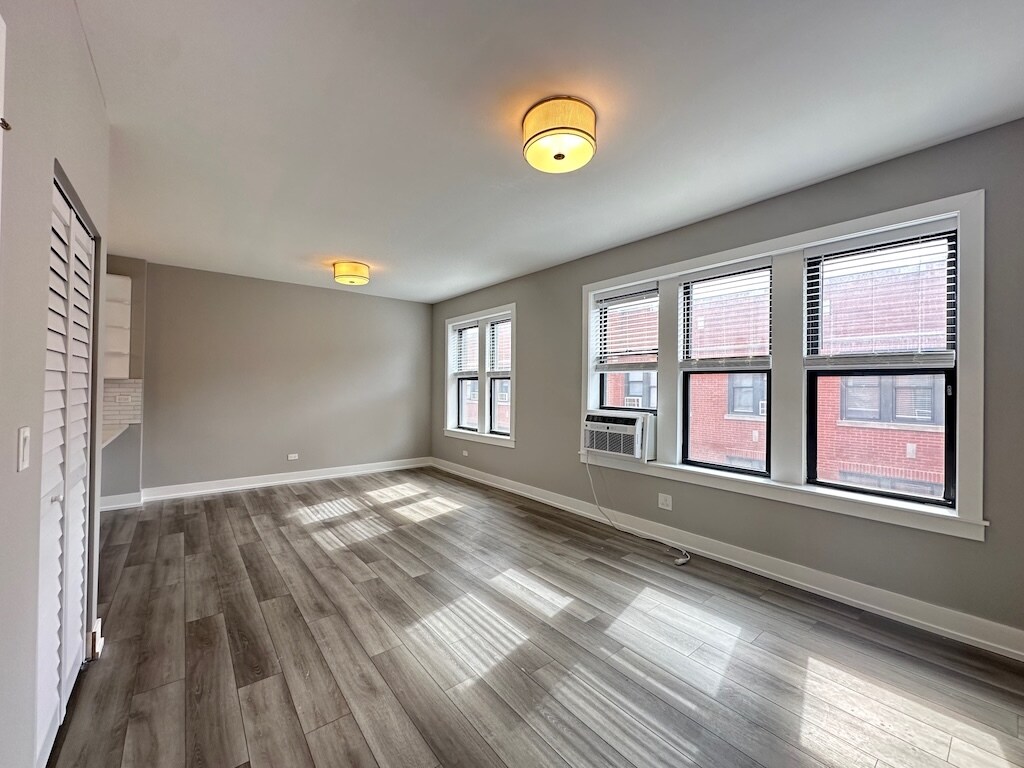 Building Photo - 3842 N Janssen Ave