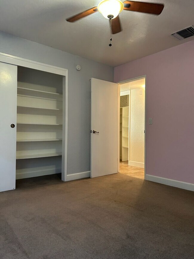 Building Photo - PLEASE CONTACT VAUGHN REALTY TO SET UP AN APPOINTMENT, 760-446-6561