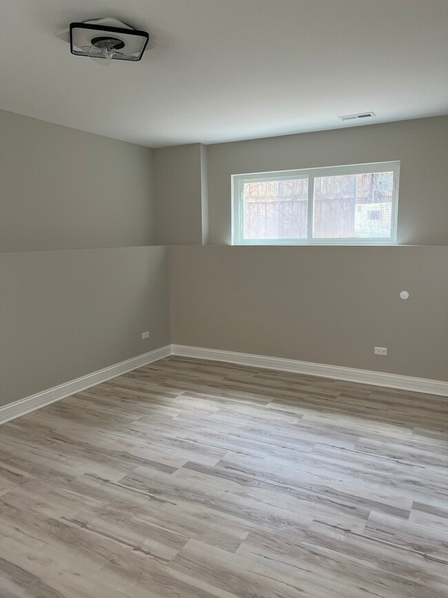 Building Photo - 1127 N Parkside Ave