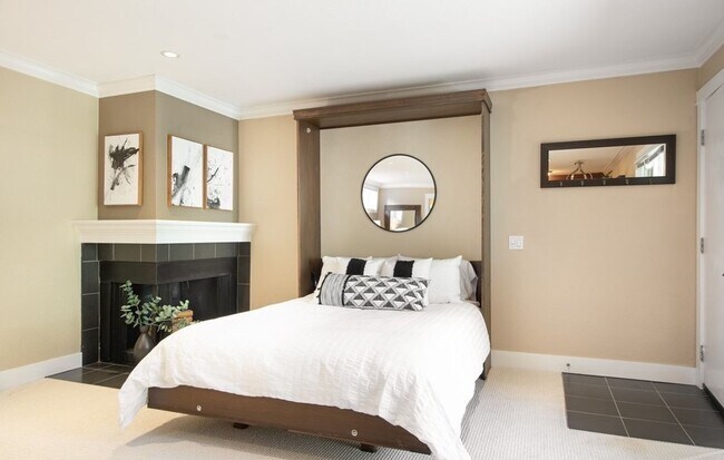 Building Photo - Waterfront Studio Kirkland Available for R...