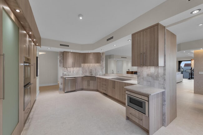 Building Photo - 7351 Promenade Dr