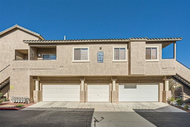 Building Photo - Elegant 2-Bedroom Condo in Gated Community with Pool and Spa