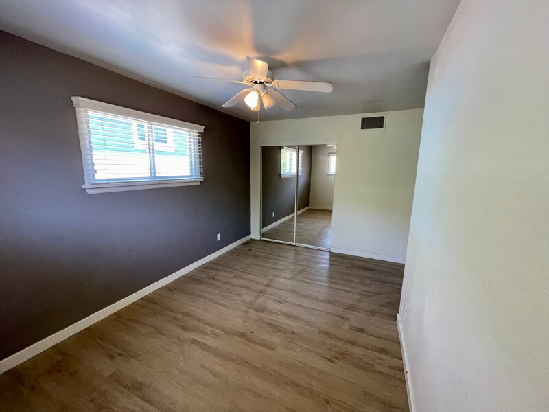 Building Photo - 320 S 400 E