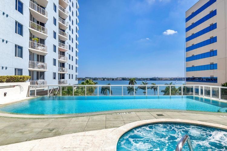 Building Photo - 1551 N Flagler Dr