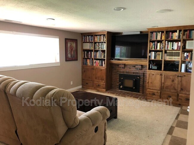 Building Photo - 3397 Eastwood Dr