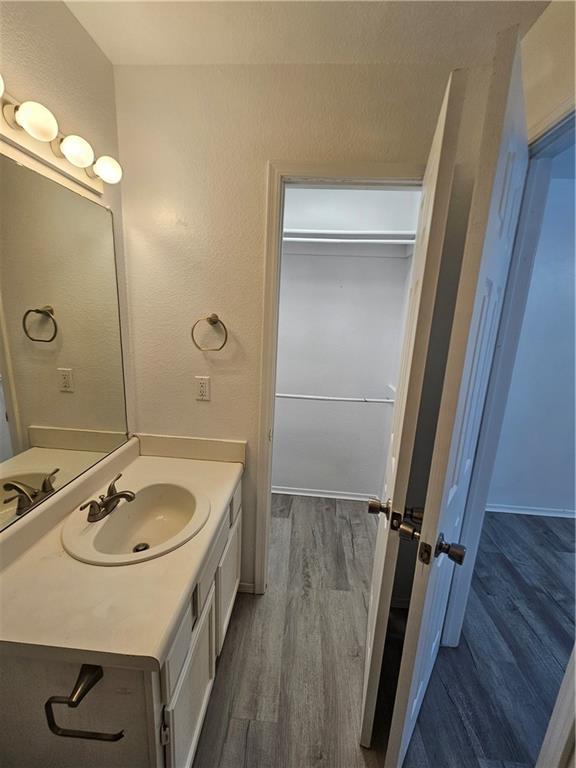 Building Photo - 2324 W Roselawn St