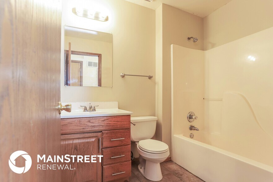 Building Photo - 2 Aspen Pointe Dr