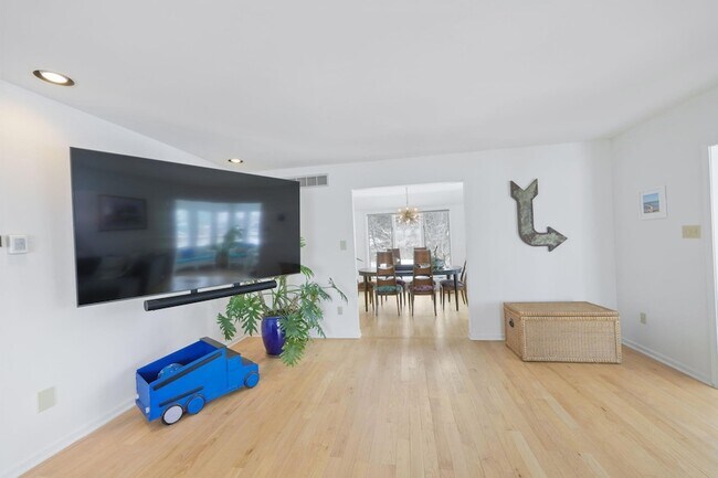 Building Photo - 16 Cedar Trail