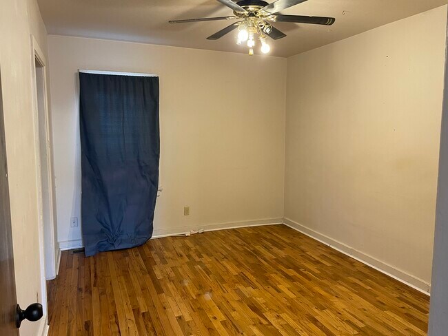 Building Photo - 527 Saint Johns Ave