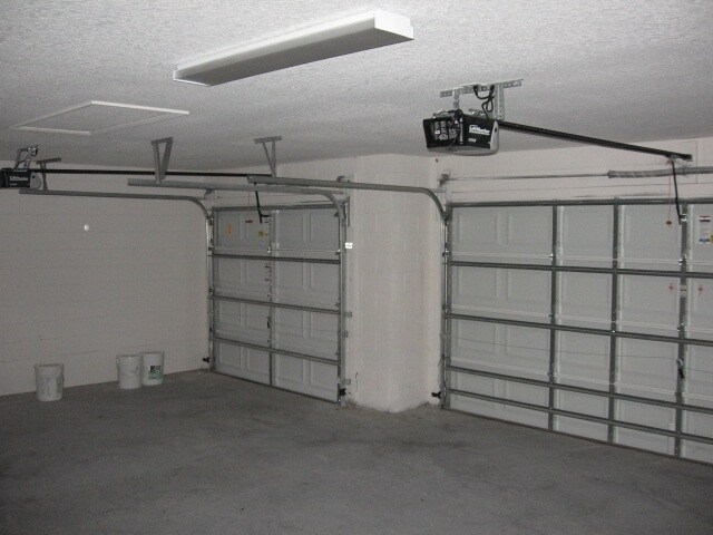 Building Photo - Large Beautiful 4x3 Home with 3 Car Garage