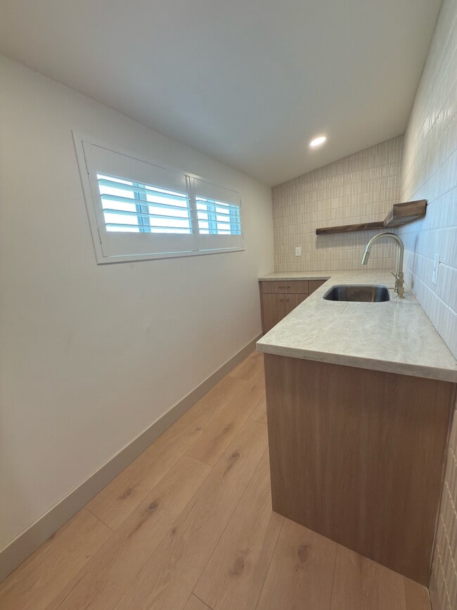 Building Photo - 114 S Emerald Pl