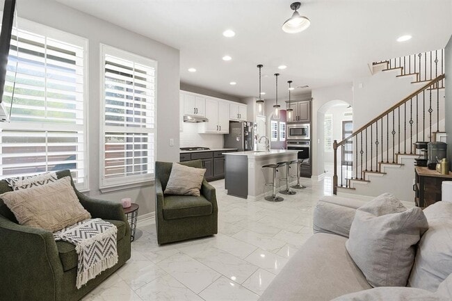 Building Photo - 5720 Baythorne Dr