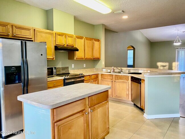 Building Photo - 5663 Greenland Rd
