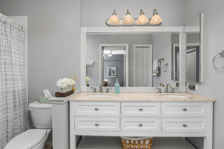 Building Photo - 21572 Brixham Run Loop