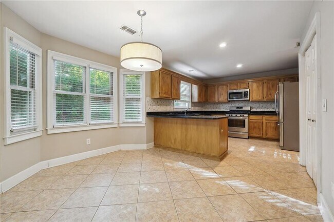 Building Photo - 515 Spring Gate Ln