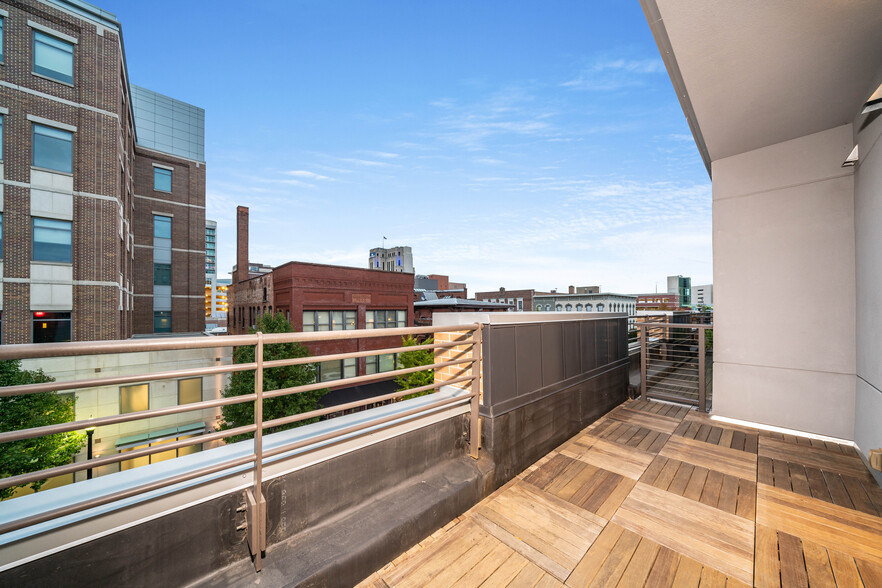 Peregrine Plaza 204 upper balcony - Peregrine Plaza