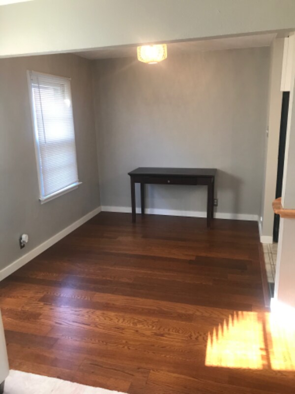 Building Photo - 825 Edgar Rd