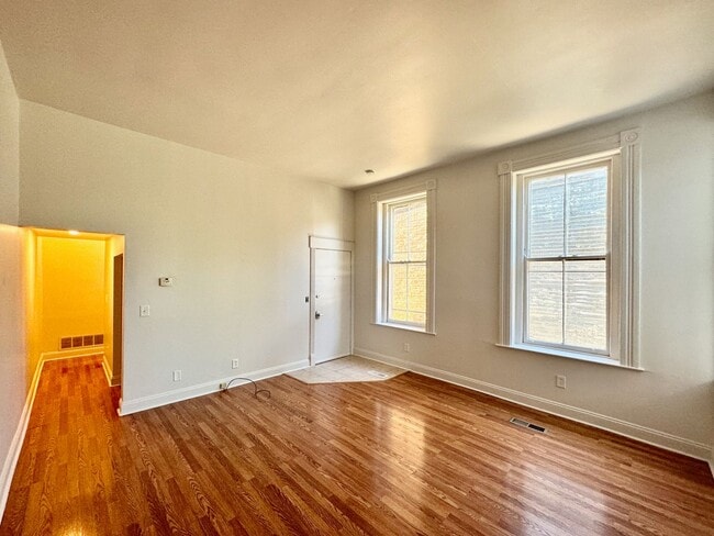 Building Photo - 2233 Victor St