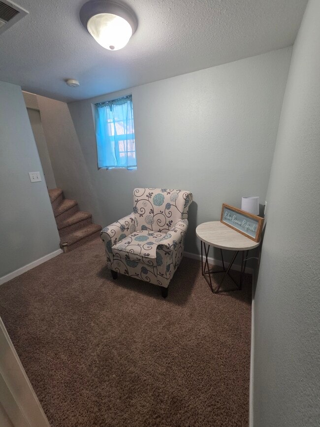 Building Photo - Oasis on F