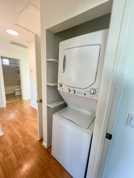 Building Photo - 10447 Cantara St