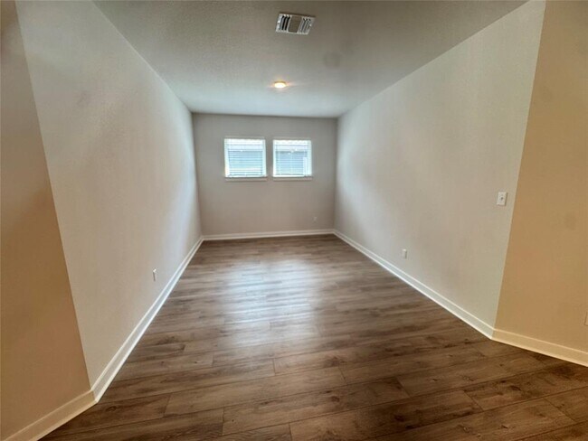 Building Photo - 108 Sorghum Dr