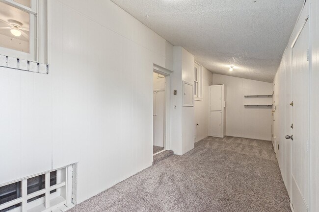 Building Photo - Great two bed two bath bungalow for rent i...