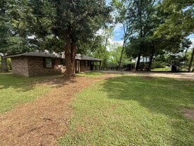 Building Photo - 676 Mill St