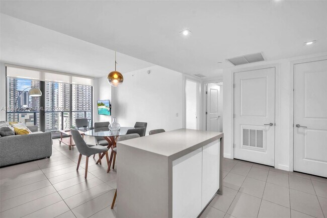 Building Photo - 1600 NE 1st Ave