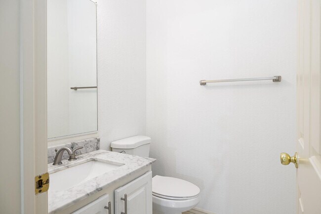 Building Photo - 7500 E Deer Valley Rd