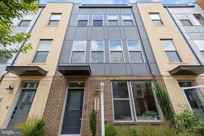 Building Photo - 5056 Oakmoore Dr